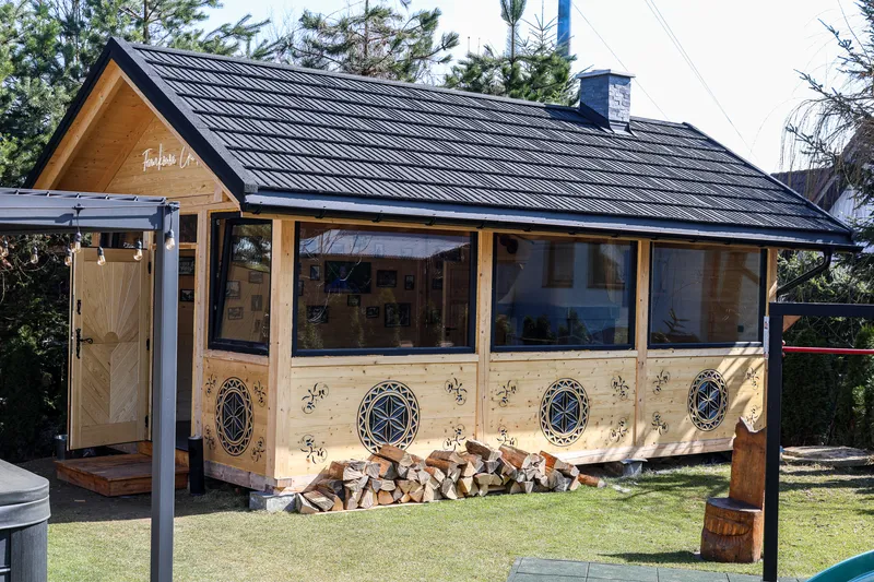 Frank's BBQ Hut – widok boczny